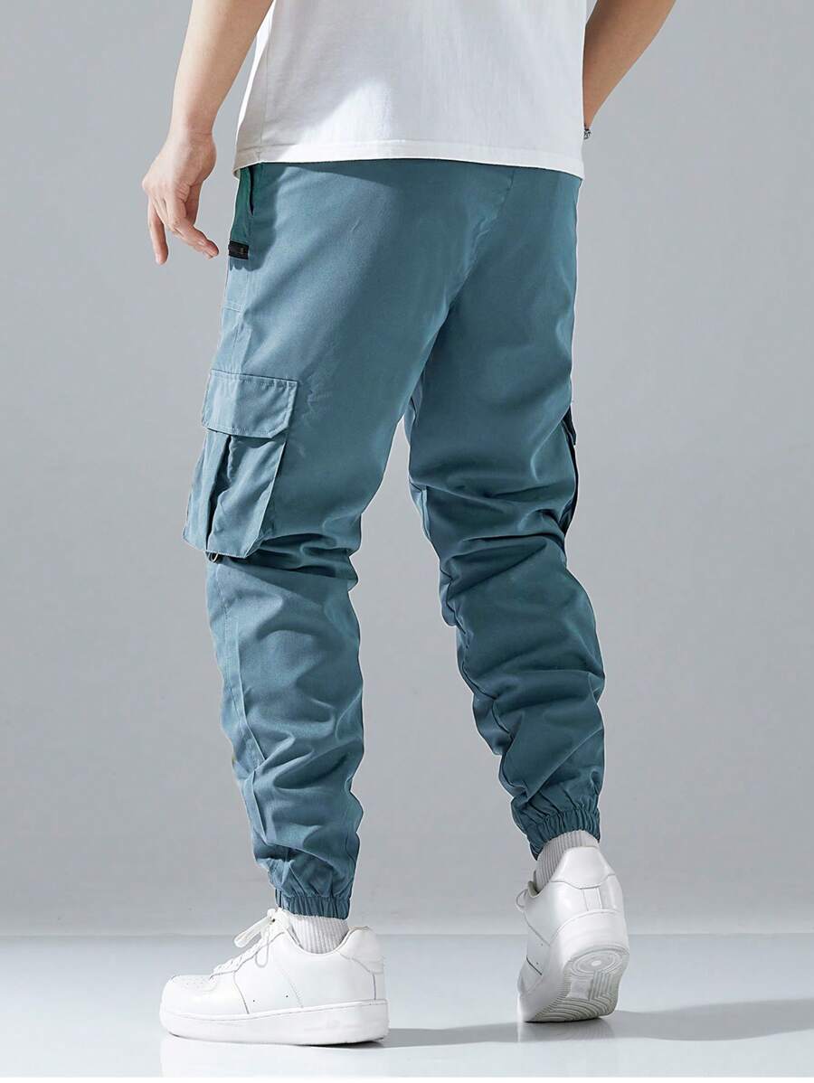 Pantalon cargo ample avec poches à rabat et cordons de serrage pour homme
