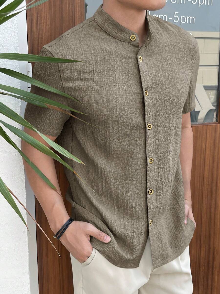 Chemise boutonnée classique à col chinois avec texture pour homme