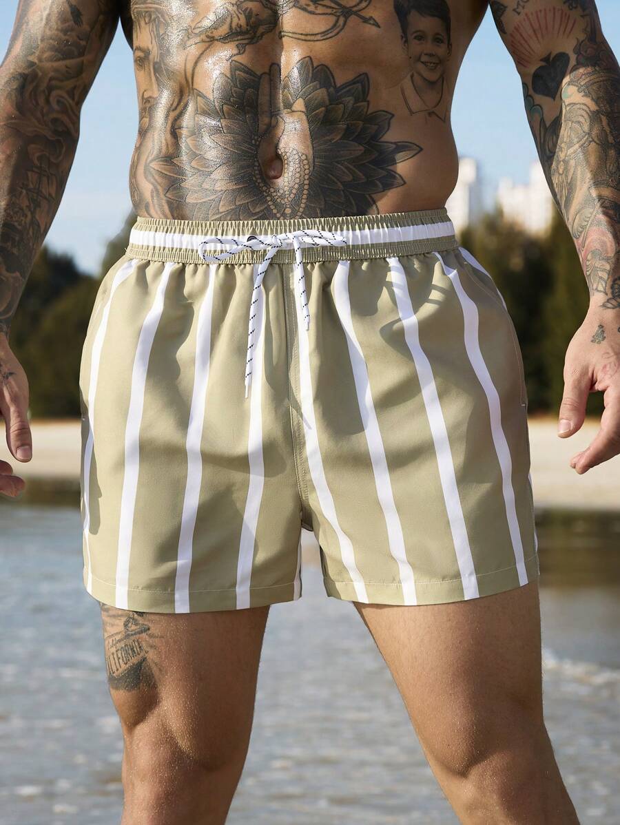 Short court rayé avec cordon de serrage et taille élastique pour homme