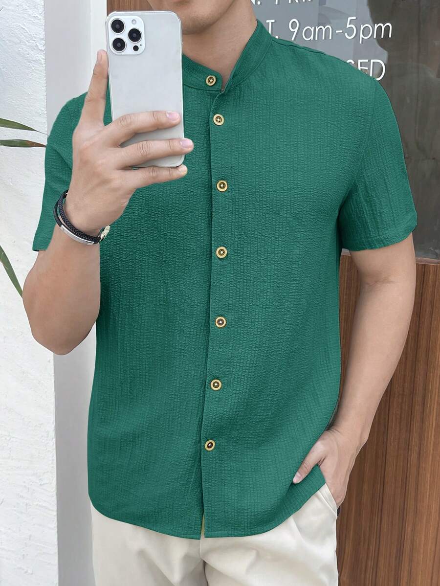 Chemise boutonnée classique à col chinois avec texture pour homme