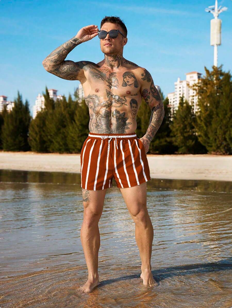 Short court rayé avec cordon de serrage et taille élastique pour homme