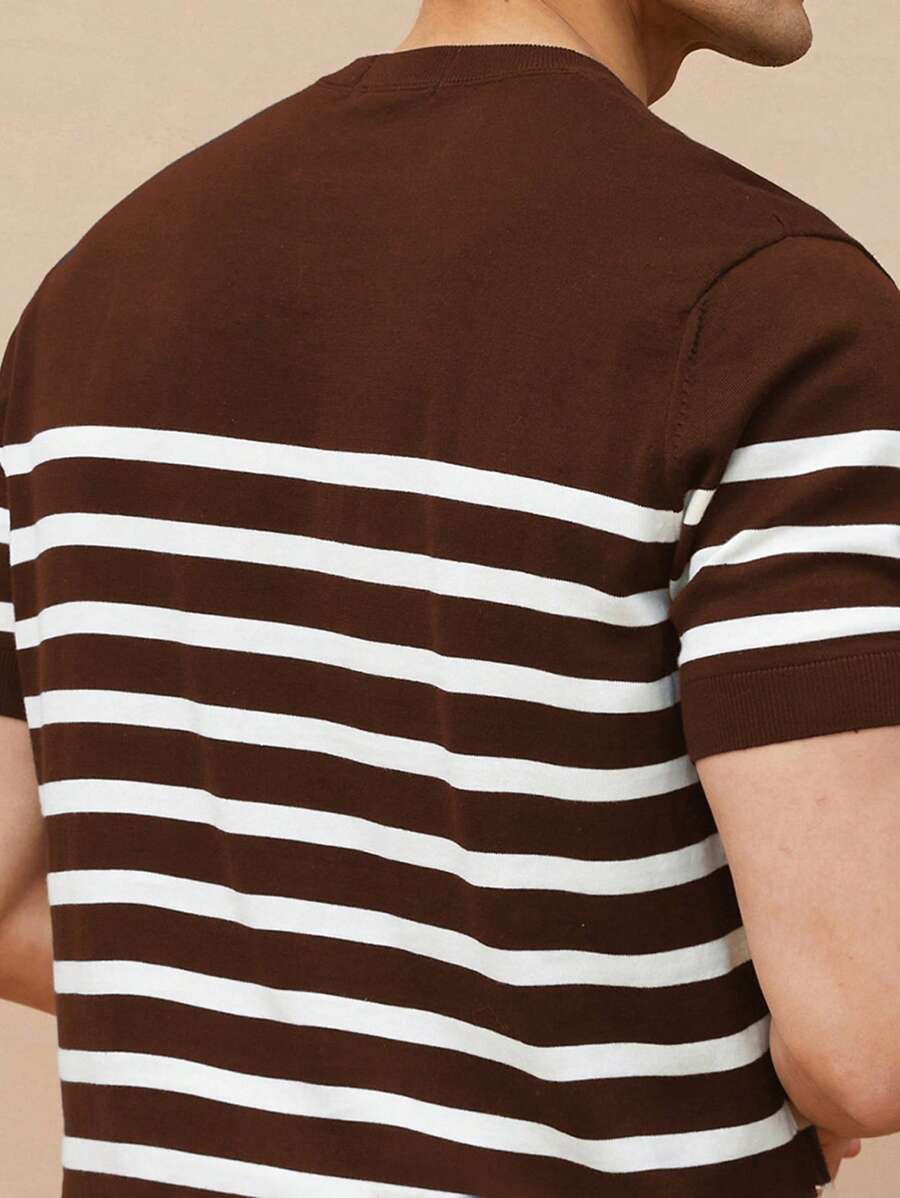 Chemise décontractée à rayures et col ras du cou - Mode masculine au quotidien