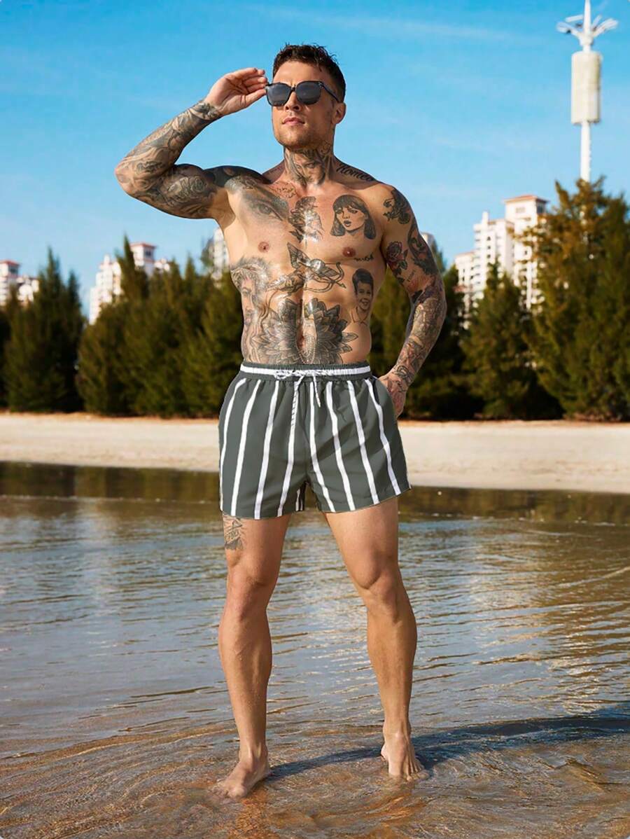 Short court rayé avec cordon de serrage et taille élastique pour homme
