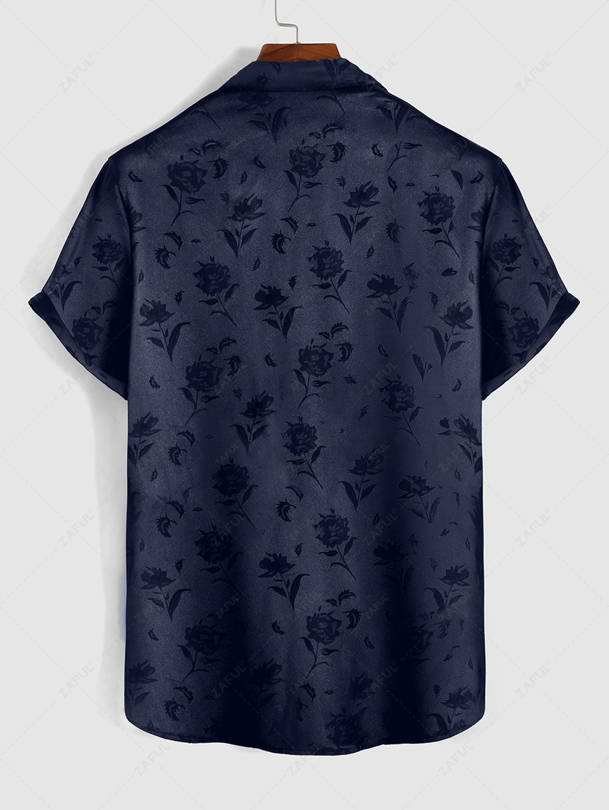 Chemise et short en satin jacquard fleuri deux ensembles pour un look estival tendance