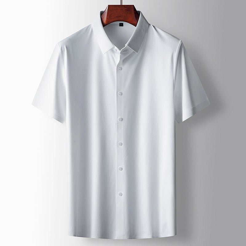 Chemise boutonnée à manches courtes au design minimaliste pour homme