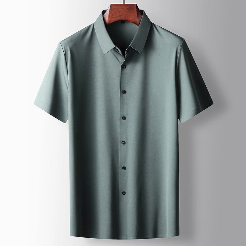 Chemise boutonnée à manches courtes au design minimaliste pour homme