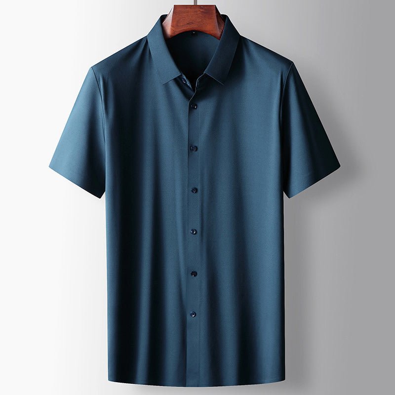 Chemise boutonnée à manches courtes au design minimaliste pour homme