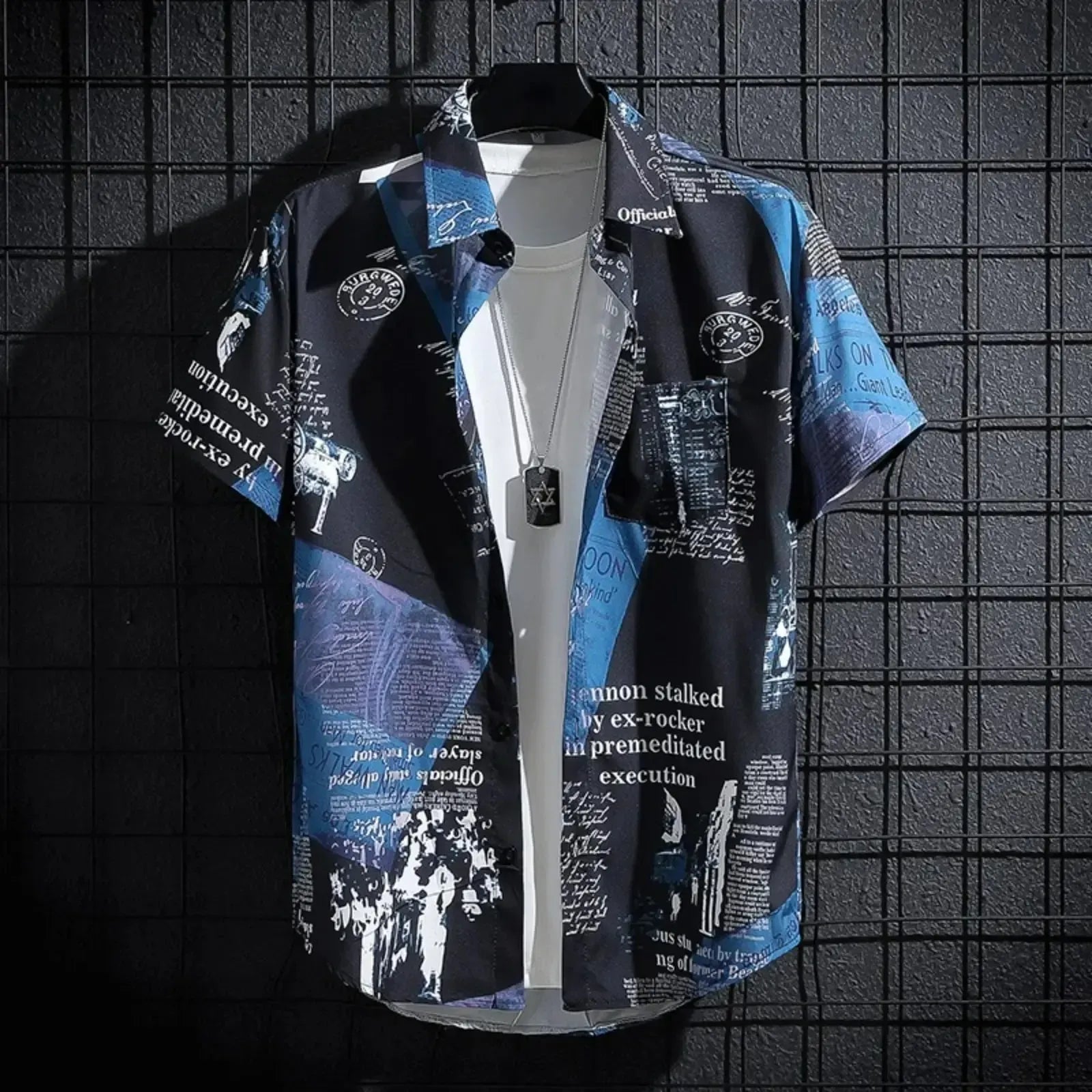 Chemise boutonnée à imprimé journal – Manches courtes décontractées pour homme