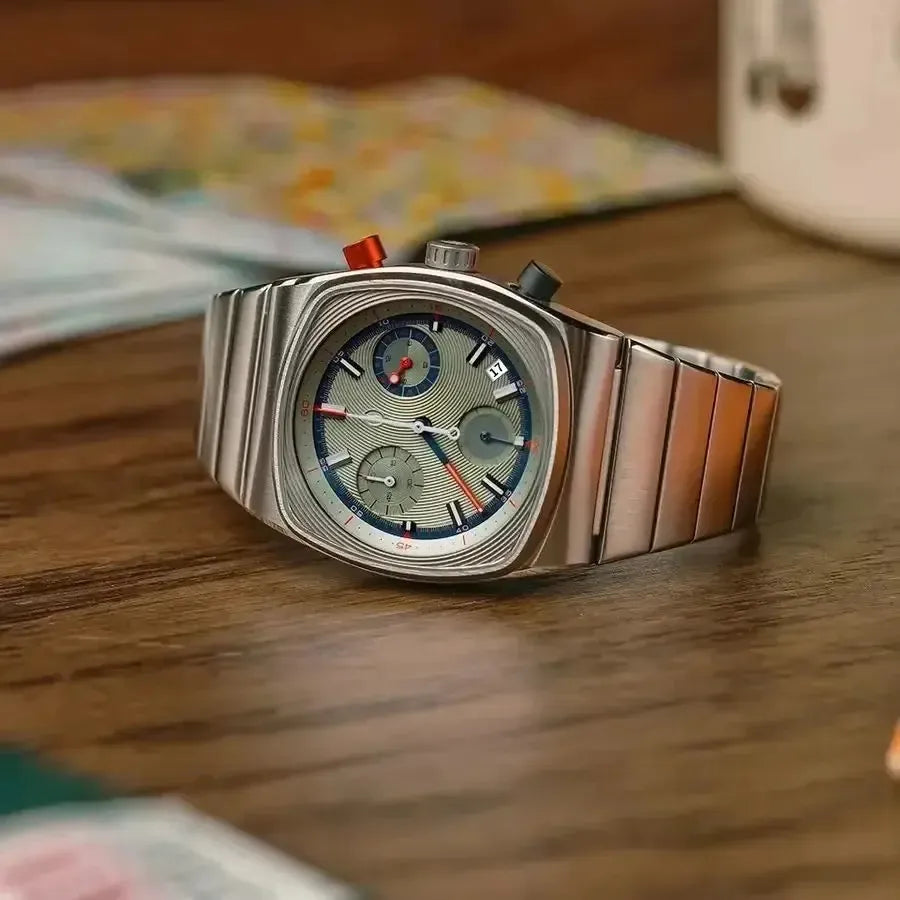 Montre chronographe à boîtier coussin – Bracelet en acier intégré pour homme