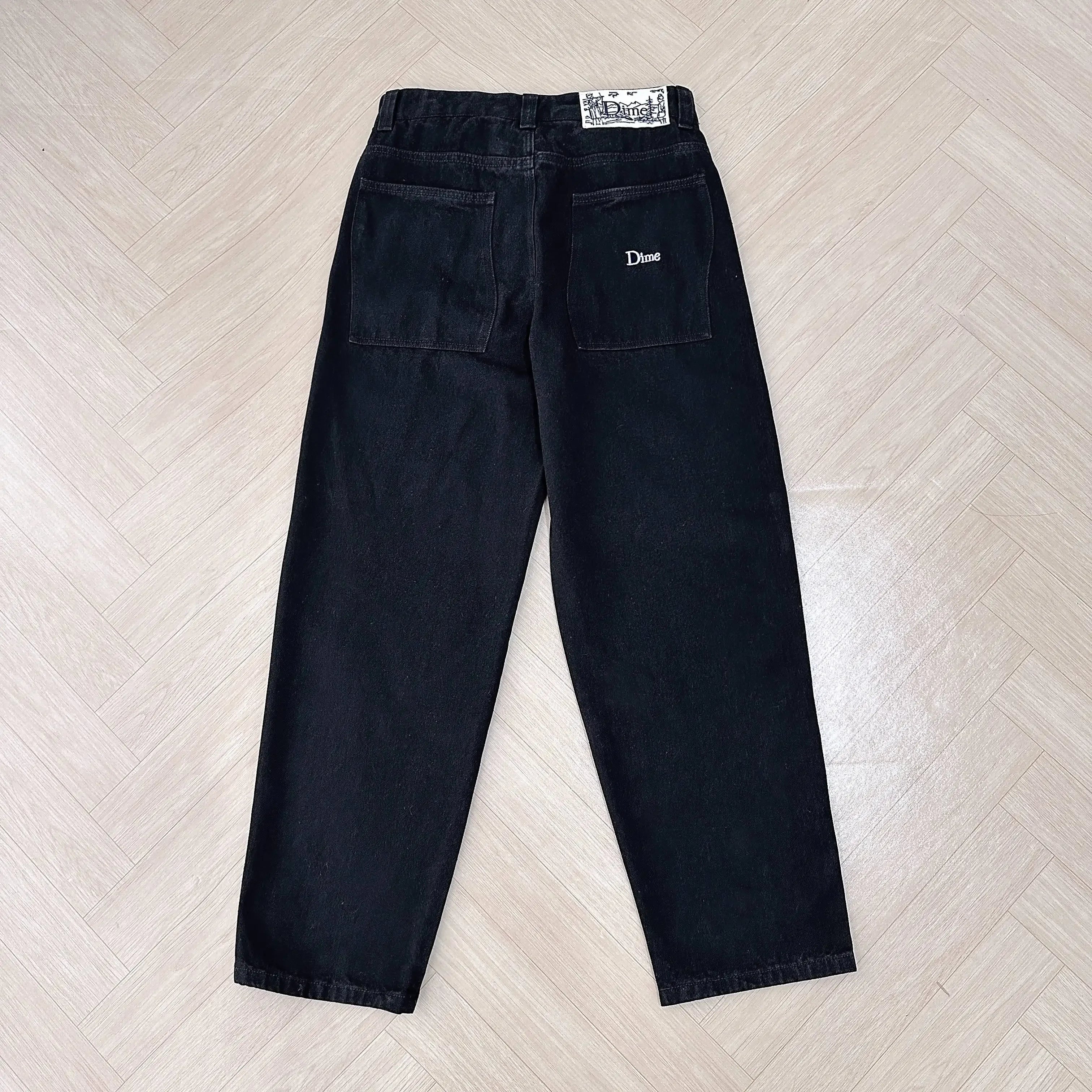 Pantalon ample brodé Dime pour homme – Denim large des années