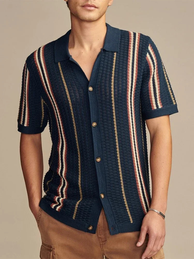 Chemise à manches courtes en tricot rayé au crochet avec col à revers
