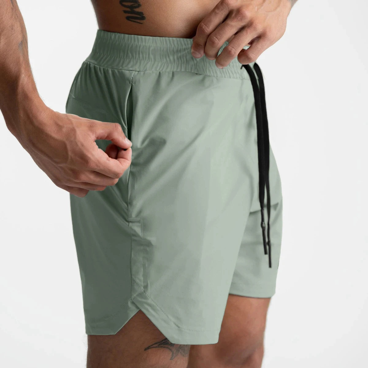 Short de sport tissé monocouche à séchage rapide de couleur unie