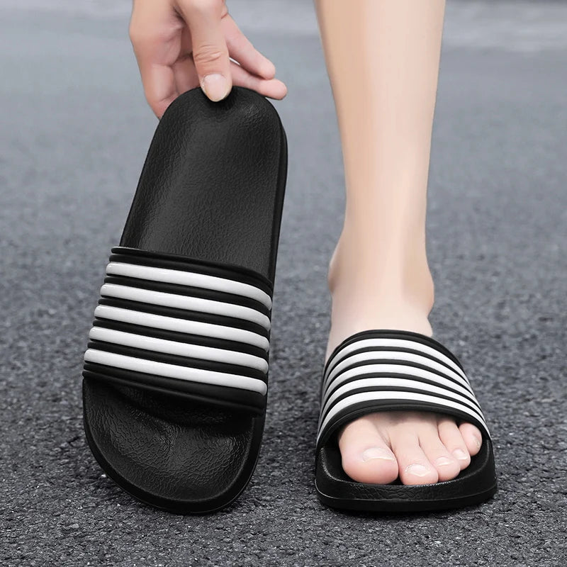 Claquettes de piscine antidérapantes à rayures, idéales pour l'été et la plage