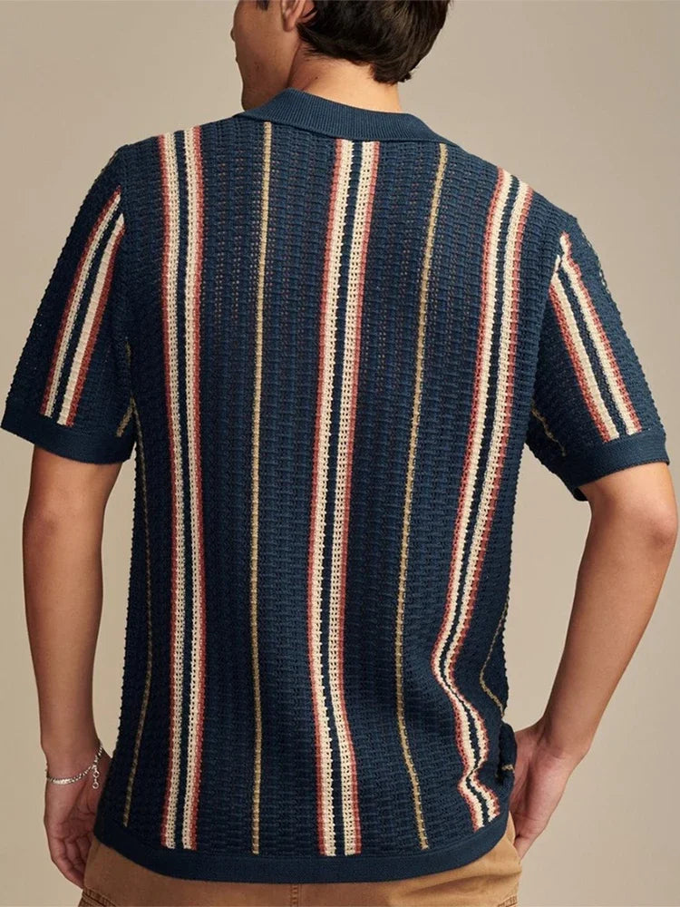 Chemise à manches courtes en tricot rayé au crochet avec col à revers