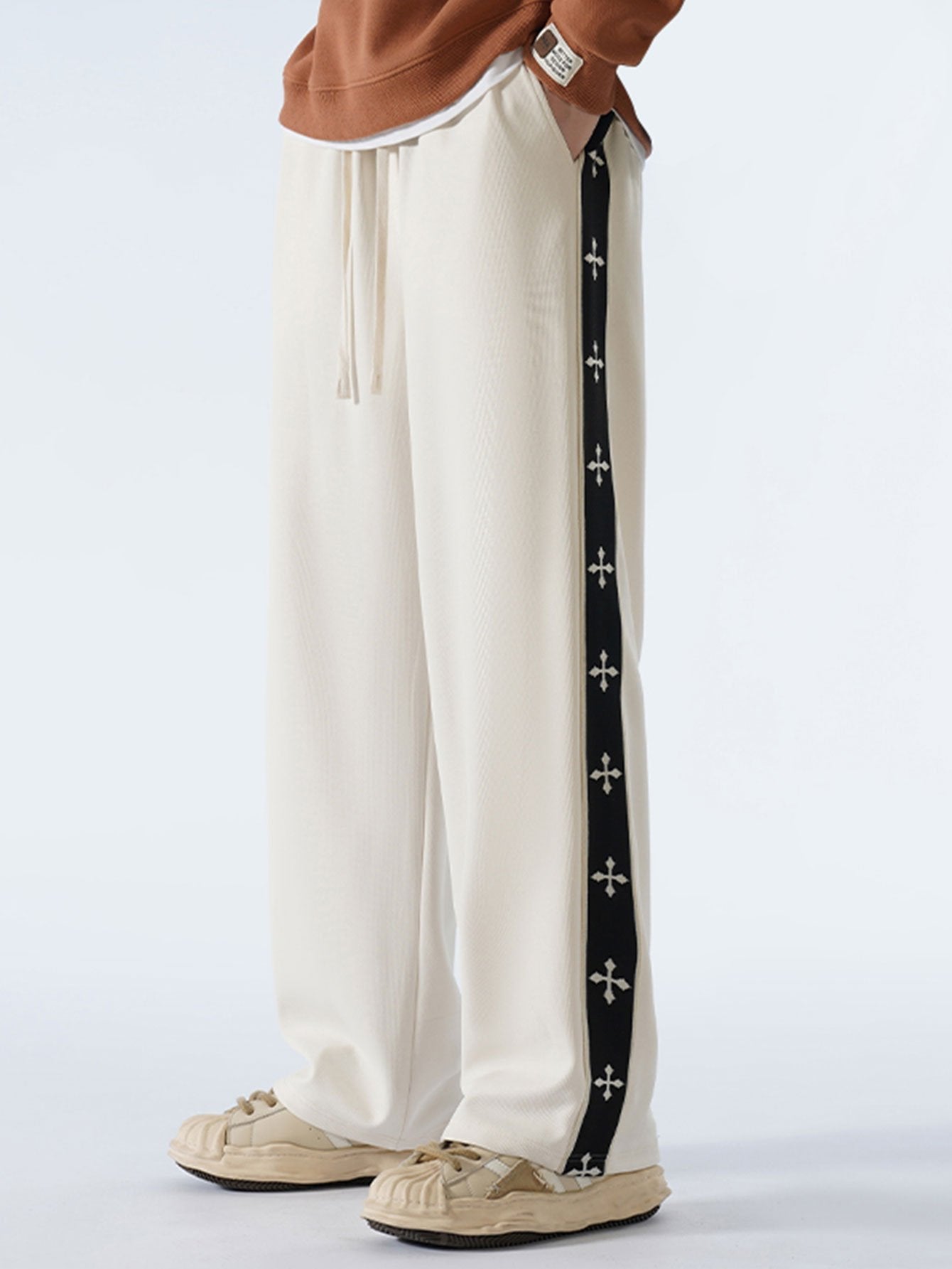 Pantalon coupe droite à rayures croisées et coupe décontractée